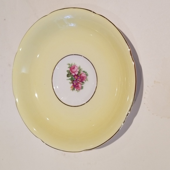 Royal Grafton  Bone china VINTAGE TEA CUP AND SAUCE - Picture 3 of 12